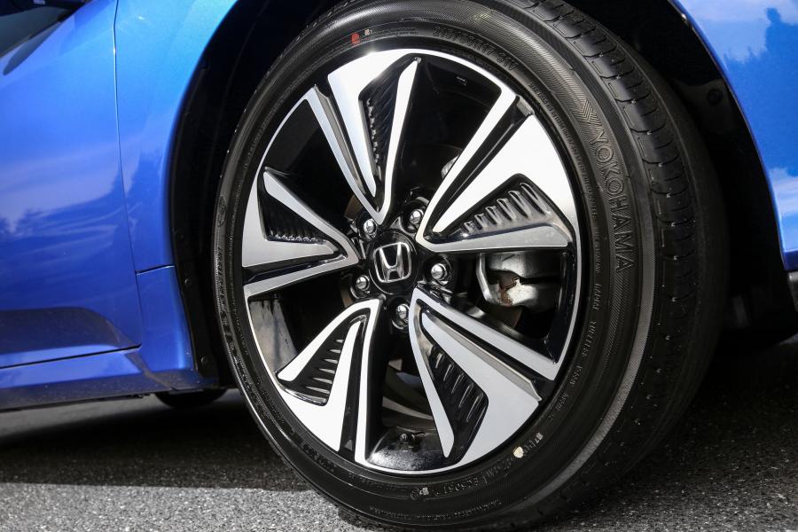 Колеса Honda Civic VTi-LX Hatchback 2017 года  (AU) (фото 28 из 40)